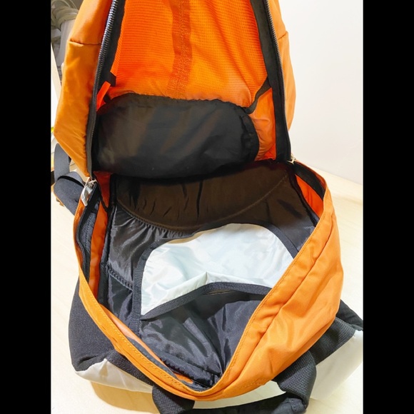 SWISSGear Back Pack - Picture 3 of 4